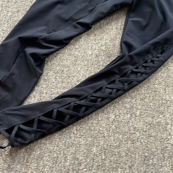 Marika lace cut-out leggings - Picture 2 of 3